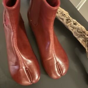 Tabi Style Hoof Camel Toe Leather Women's Ankle Boots